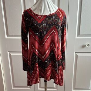 Chic Chevron Patterned Tunic in Red and Black